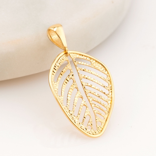 Przywieszka złota diamentowany liść... Przywieszki | hurt złota kraków, hurtownia jubilerska, złoto hurt, hurtownia złota, złote medaliki, hurtownia z biżuterią, hurtownia bizuterii, jubiler online złoto