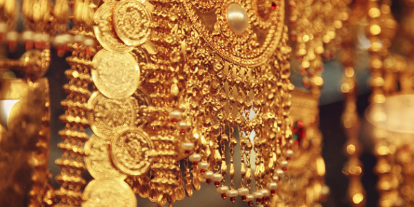 Sprzedaż hurtowa biżuterii - dlaczego warto korzystać z usług hurtowni złota